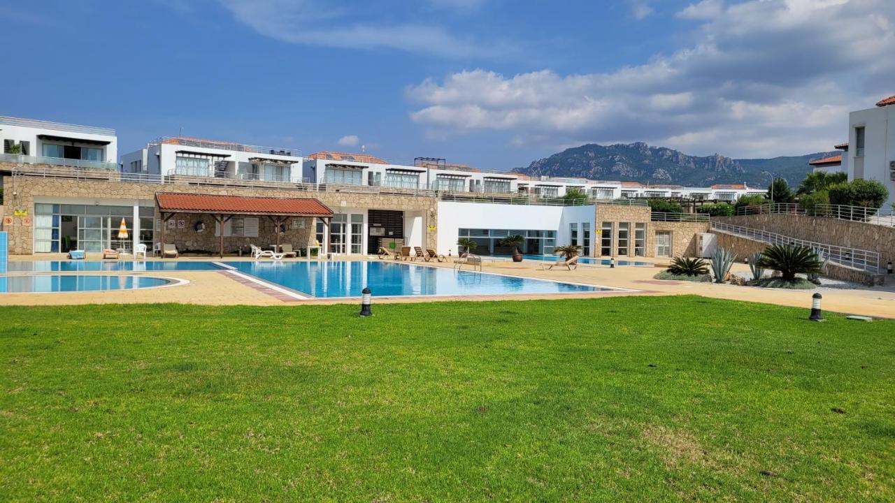 Sea And Mountain View Beachfront Penthouse Yali المظهر الخارجي الصورة
