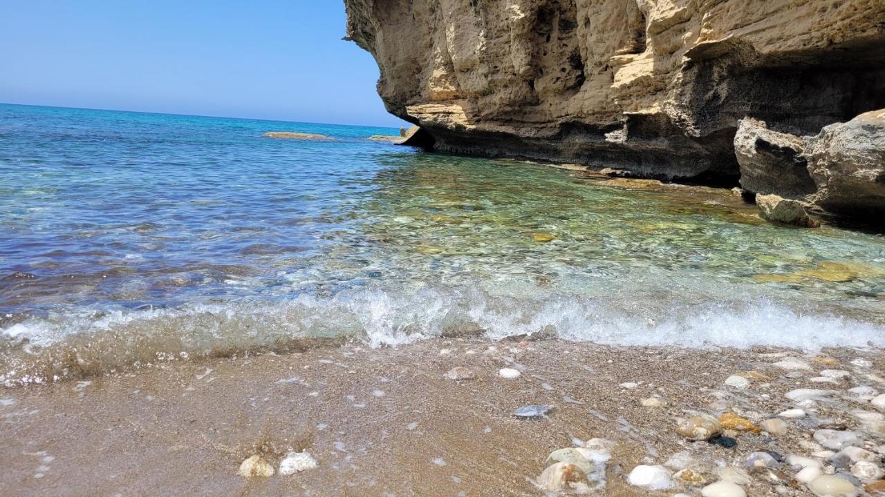 Sea And Mountain View Beachfront Penthouse Yali المظهر الخارجي الصورة