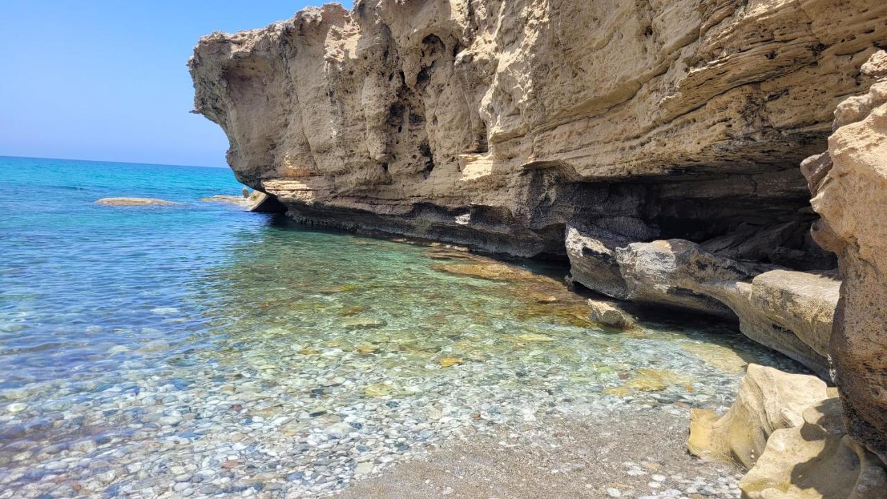 Sea And Mountain View Beachfront Penthouse Yali المظهر الخارجي الصورة